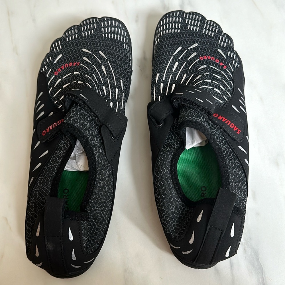 NWT Saguaro Men’s Water Shoes Size 10.5 in Bkack/gray